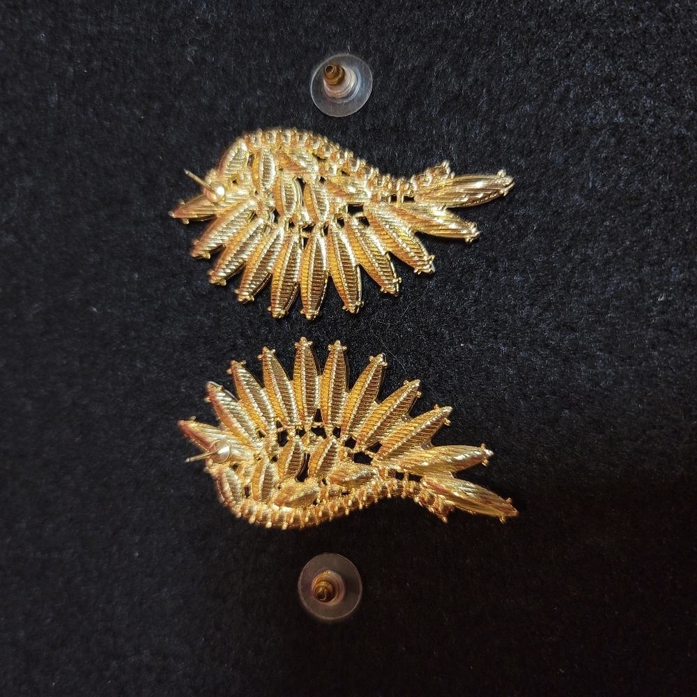 Incredible Sparkly Crystal Earrings - Picture 4 of 5